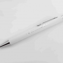 biały długopis z lustrzanym grawerem